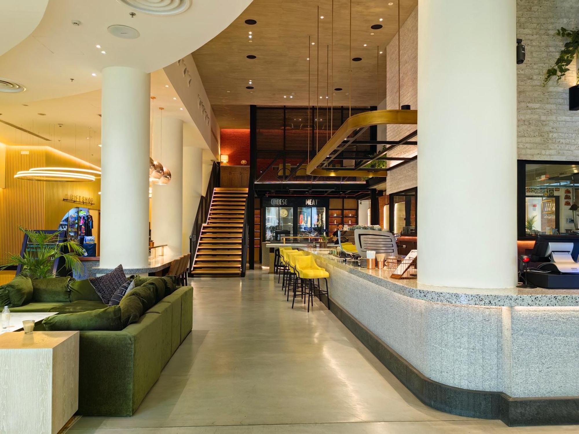 Отель Millennium Airport 4*