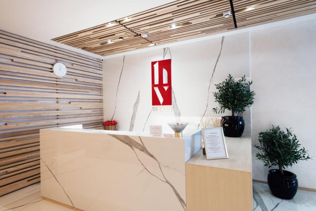 Готель Millennium Airport 4*